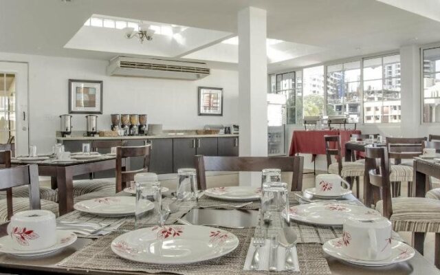 Aparthotel Sevilla Suites