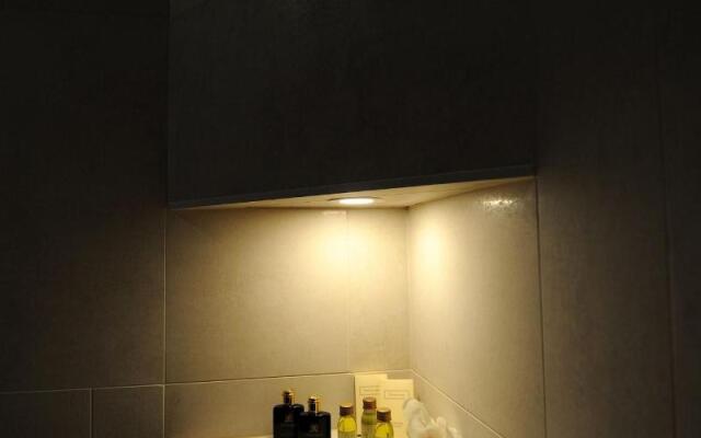 Silver & Gold Luxury Rooms