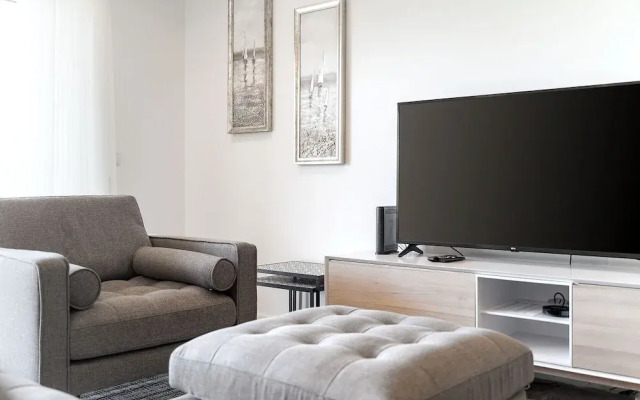 Lagos Modern 1 With Pool by Homing