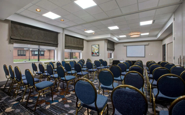 Four Points by Sheraton St. Catharines Niagara Suites