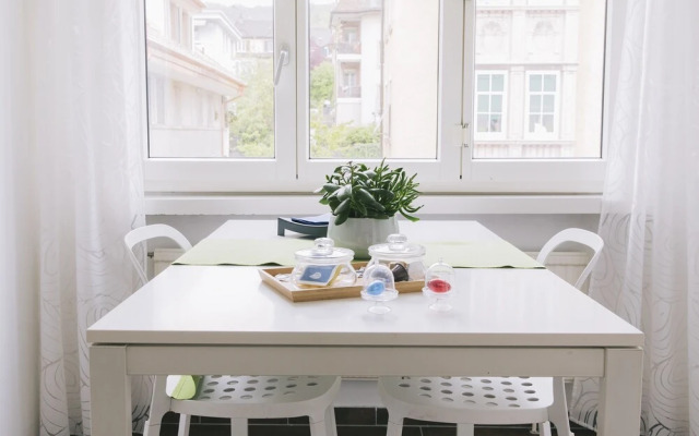 Bright furnished apartment with POCKET WIFI