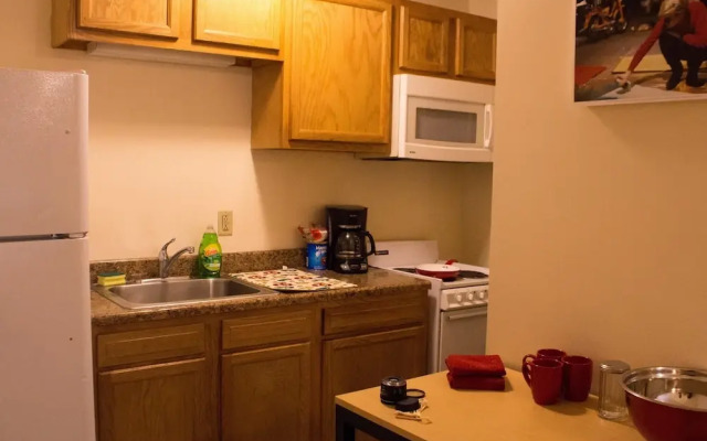 2 Bedroom Downtown Apt Friends Families Ideal