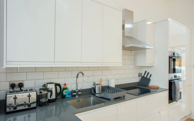 Newly Refurbished Modern 3 Bedroom Apartment in Affluent Fulham