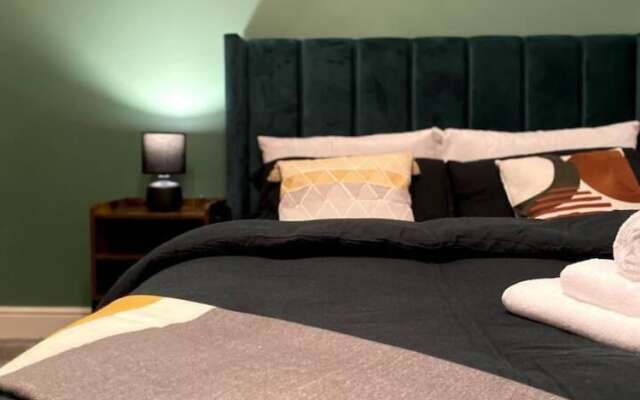 Stunning 2-bed Serviced Apartment in Swindon