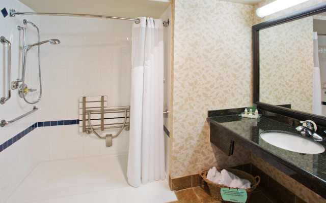 Holiday Inn Hotel & Suites North Vancouver by IHG