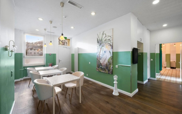 Becozy Self Check-in & Pop-up Hotel