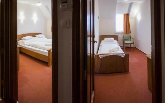 M1 Szekér Csárda Hotel és Étterem