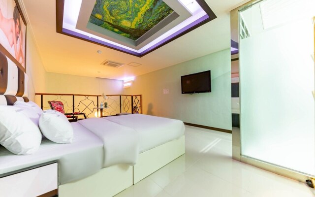 Iksan Luxury Hotel
