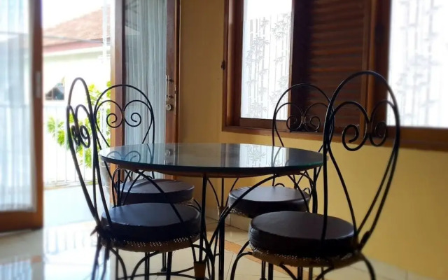 Candi Panggung Family Guest House Syariah by OYO Rooms