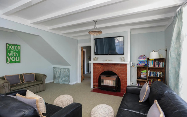 Puriri Downtown Villa - Napier Holiday Home