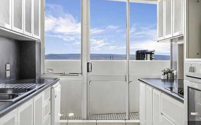 Oceanfront in Surfers Paradise Retreat