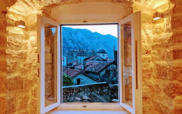 Romantic Rooftop View Hideaway- Old Town Nr 404