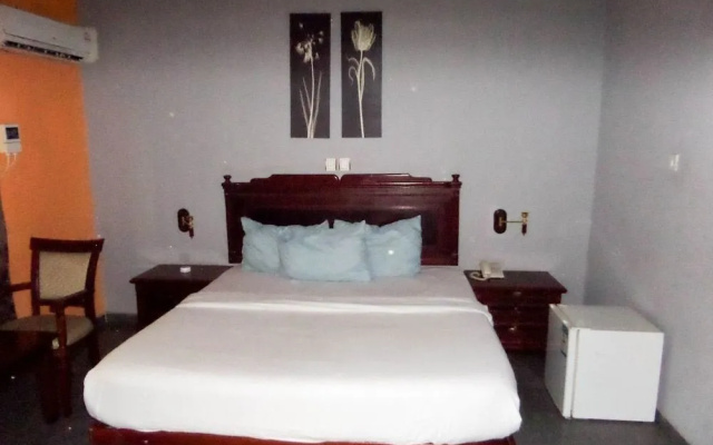Golden Bird Hotel & Suites — фото 2