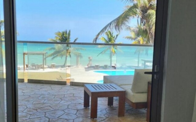 Casa del Puerto by MIJ - Beachfront Hotel