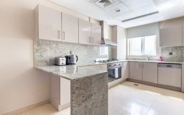 Modern Luxury Living in This 3BR Apt in Downtown Dubai