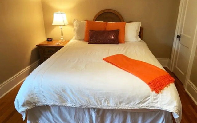 Cottage on Caledonia Bed & Breakfast