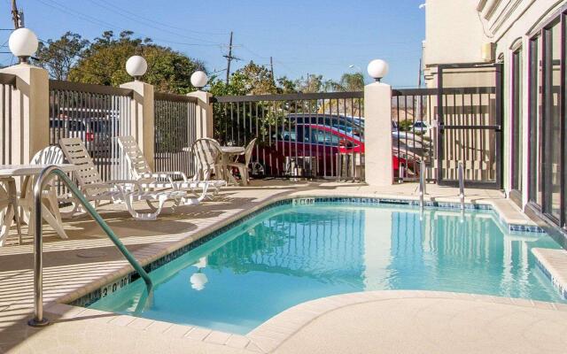 Comfort Suites Airport