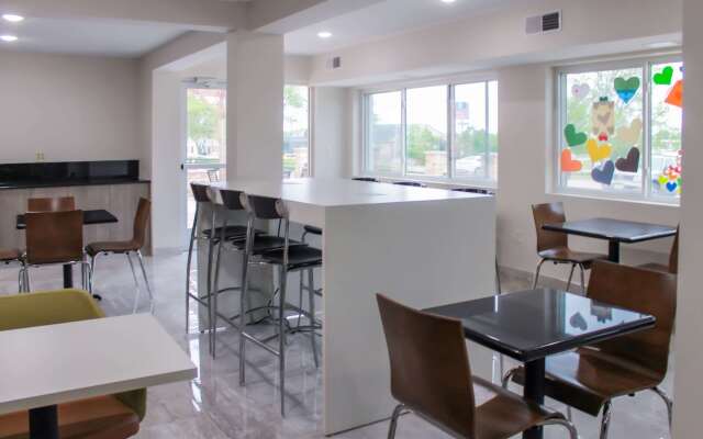 Clarion Pointe Bettendorf - Quad Cities
