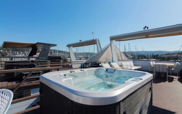 Eldamar Floating House