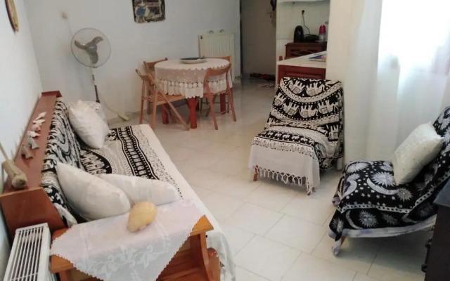 Kamari Beach guest house