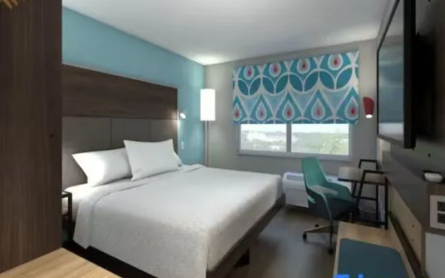 Tru by Hilton Commerce