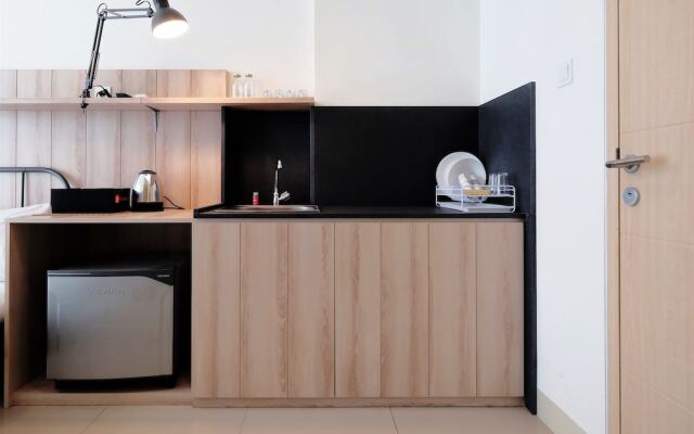 Classic Studio Tree Park Apartment near ICE BSD By Travelio