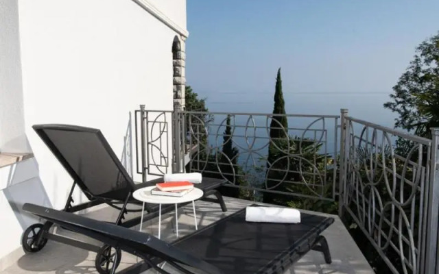 Villa Tomić Apartment Mia near the sea