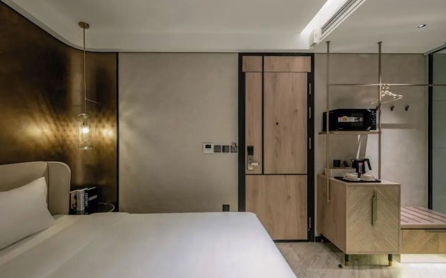 iRest Signature Ba Dinh Lakeside