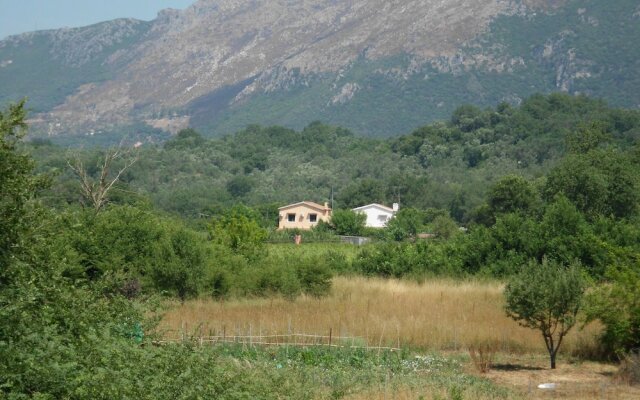Tom's House/2 Between Paleokastritsa Dassia Ipsos!