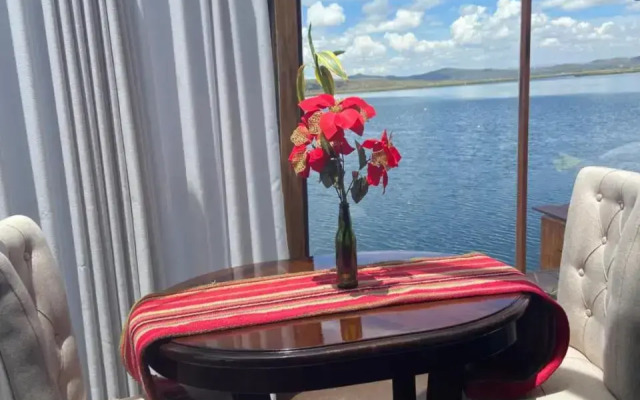 Paraje Del Titicaca Los Uros