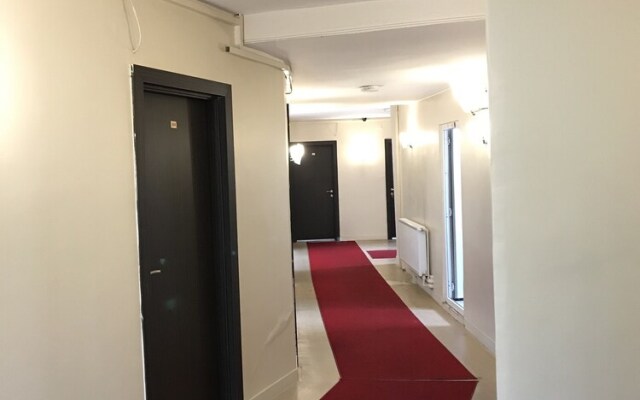 Ari Hotel