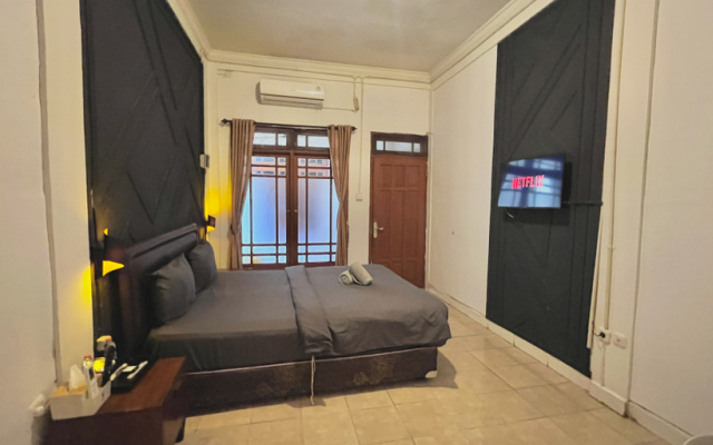 Penginapan Guntary – Guest Rooms – Jakarta