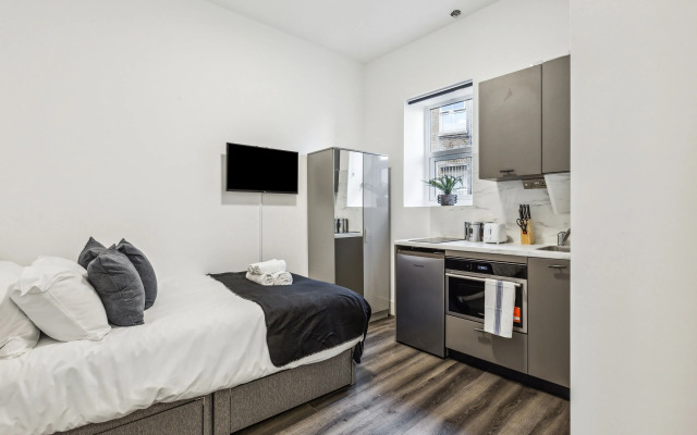 STH Sutherland Avenue Apartment