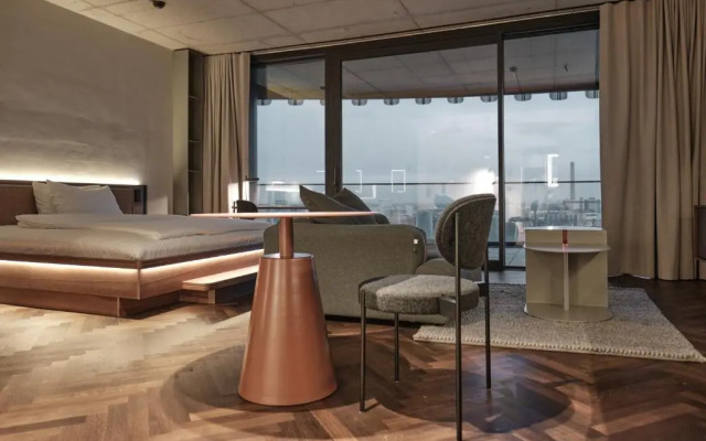 The Zipper Hotel & Apartments