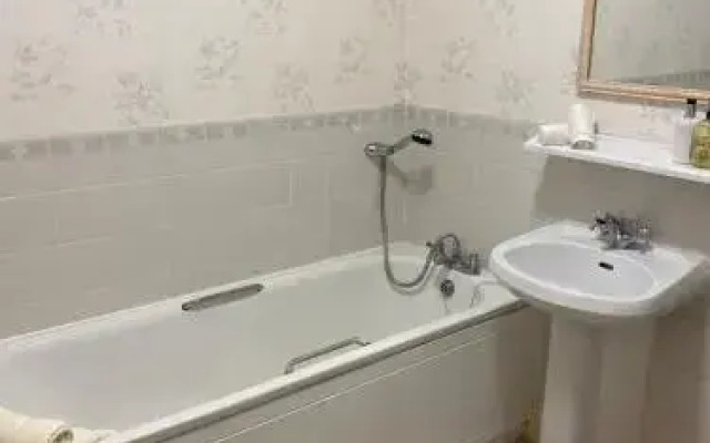 The Kingswood Guest House - Adult Only