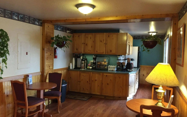 Long House Alaskan Hotel
