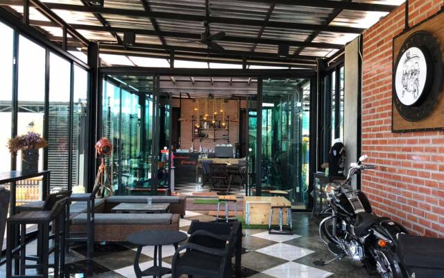 Kondee Cino Cafe and Glamping