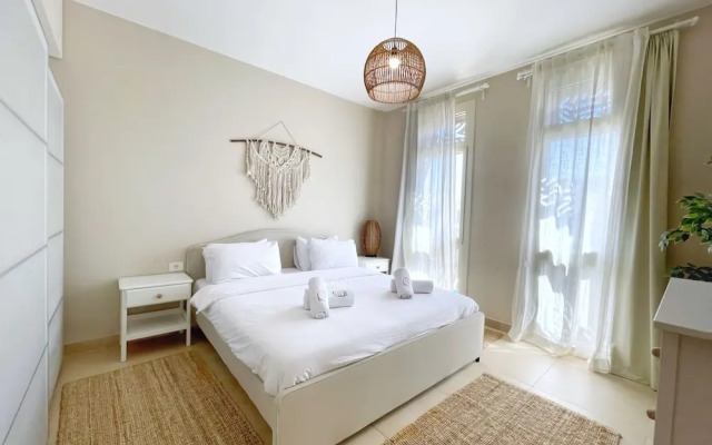 Xuru Stays I Roomy & Relaxed 1bdr @ Mangroovy Free Beach & Pool