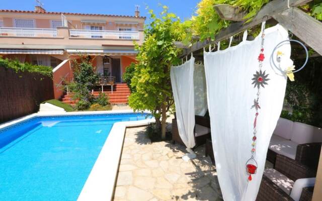 Villa Vista a la Piscina Para 8 Personas en Cambrils