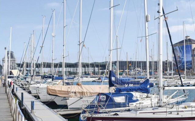 Houseboat Evasion