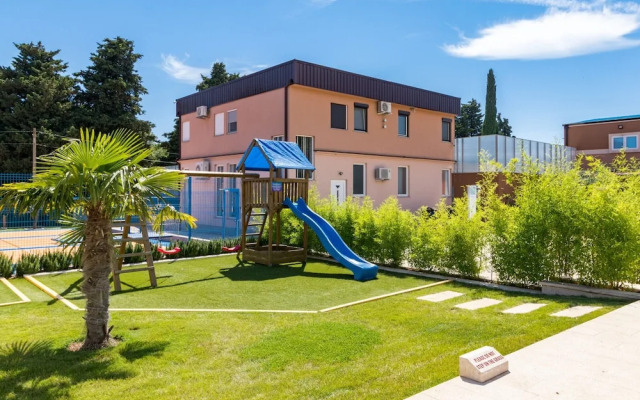 Villa in Pula With Swimming Pool
