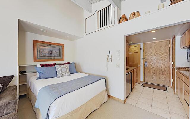 Timberline Condominium Studio Deluxe Unit 318