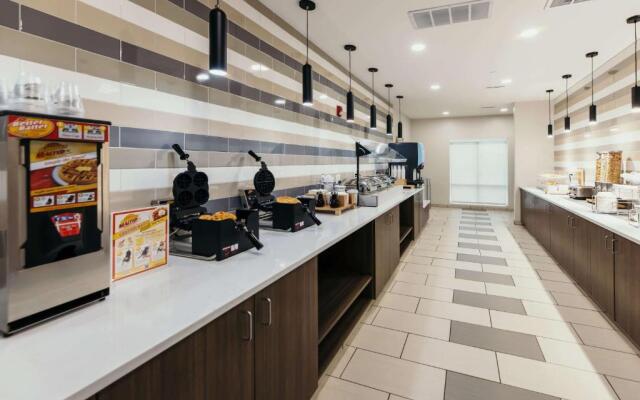 Howard Johnson by Wyndham Bole Plaza Chengwu