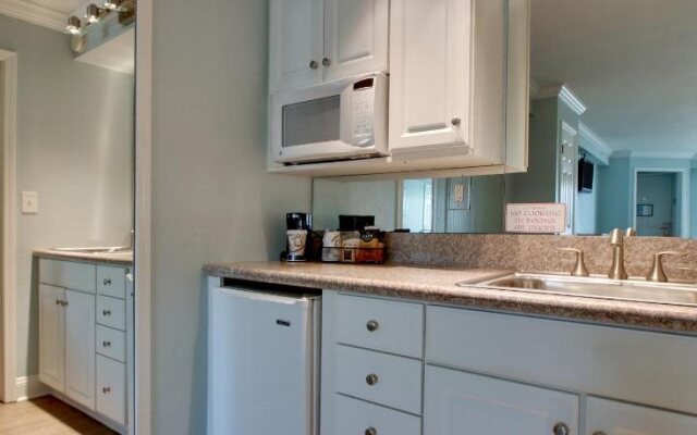 Islander Hotel & Resort