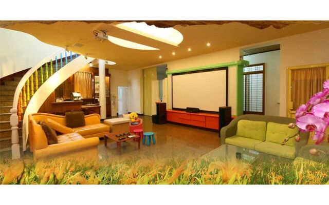Chalucet Castle Hostel