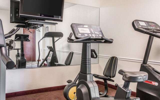 Quality Inn Toledo Airport