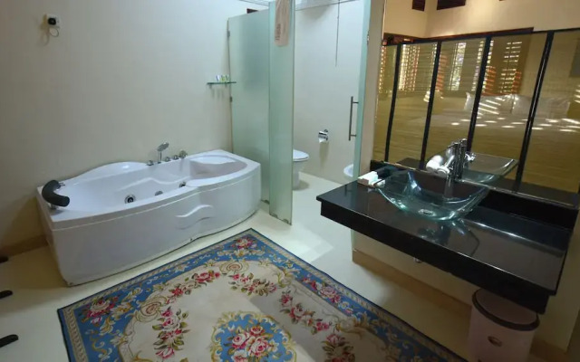 Yushili Hotel & Restaurant
