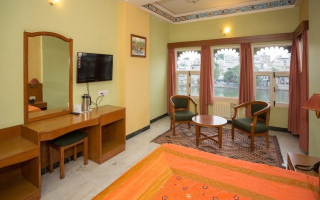 Hotel Sarovar on Lake Pichola