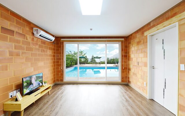 Sancheong Skylight Lake Pension