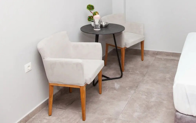 Central Brand New Studio Across Metro -D